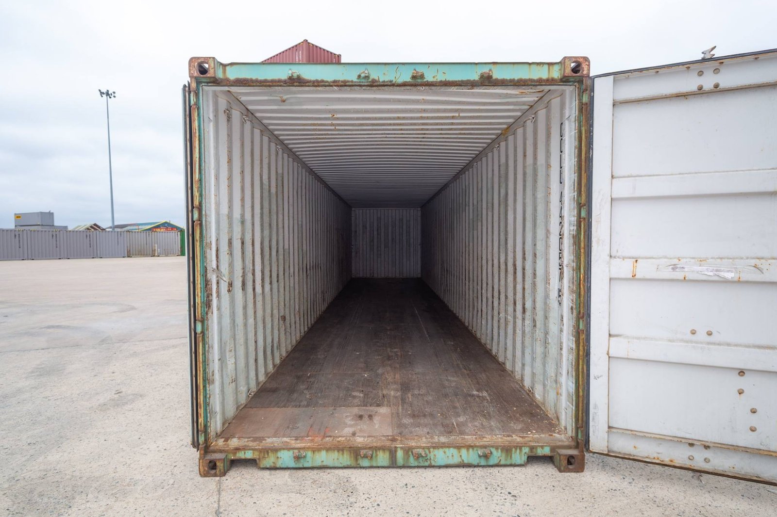 40ft Preloved Shipping Container – Wind and Watertight - Image 4