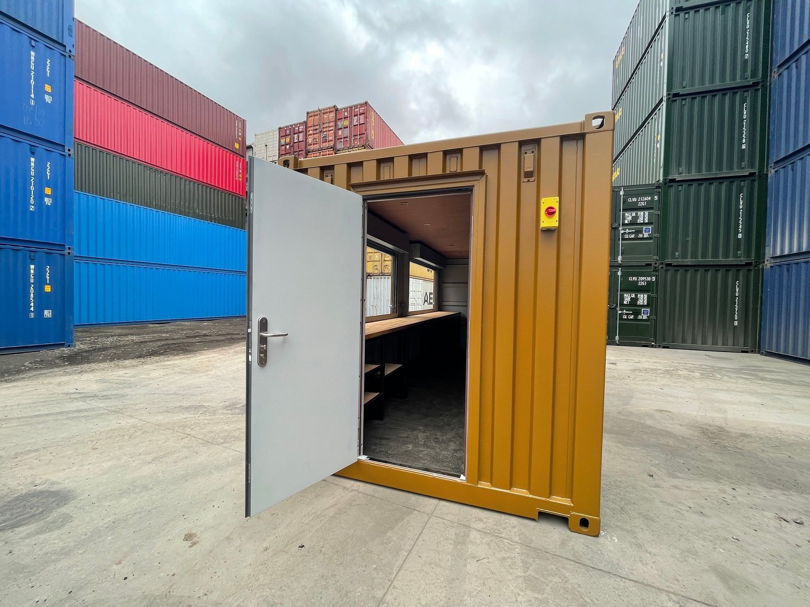 20ft Converted Container Bar – Customized Outdoor Serving Unit - Image 2