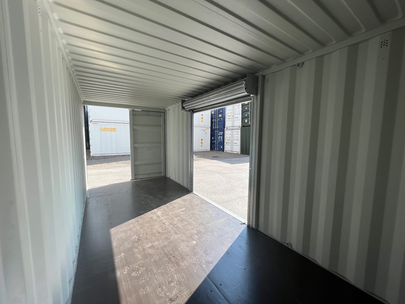 20ft One Trip Shipping Container with Roller Shutter Door – RAL 7035 Light Grey - Image 3
