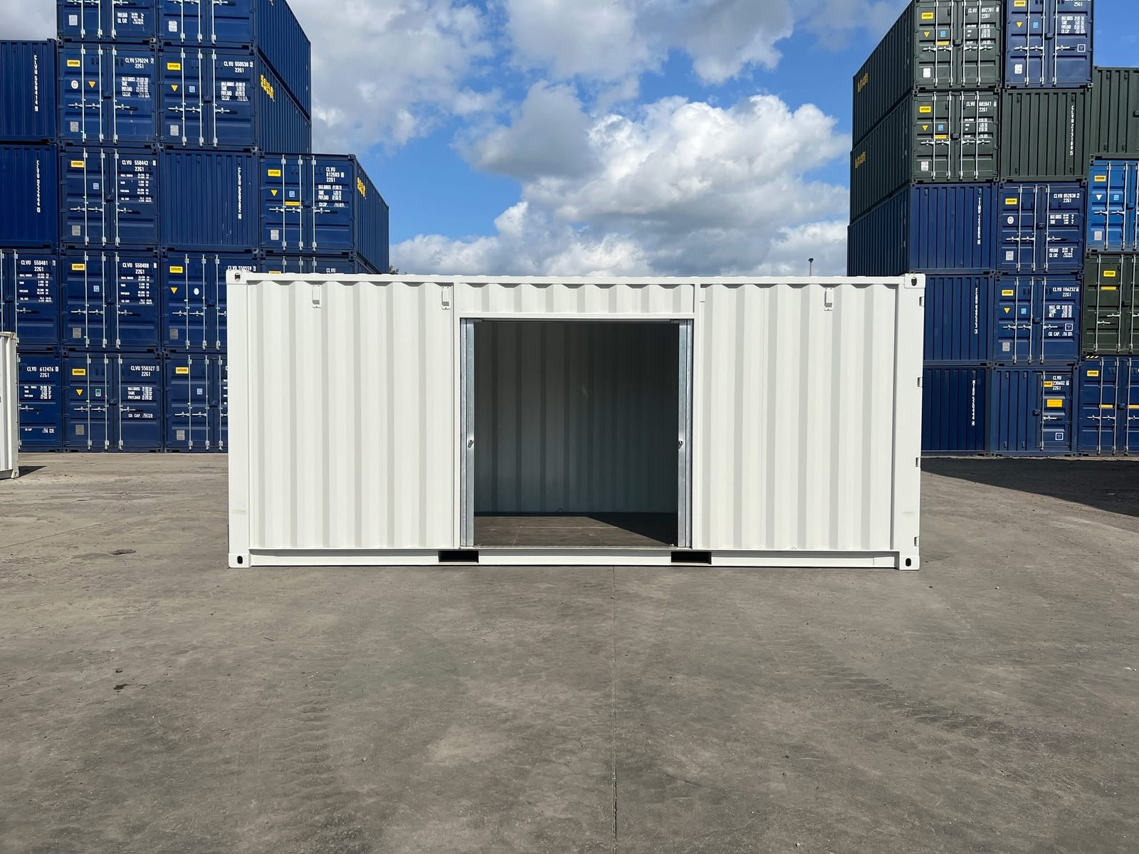 20ft One Trip Shipping Container with Roller Shutter Door – RAL 7035 Light Grey - Image 4