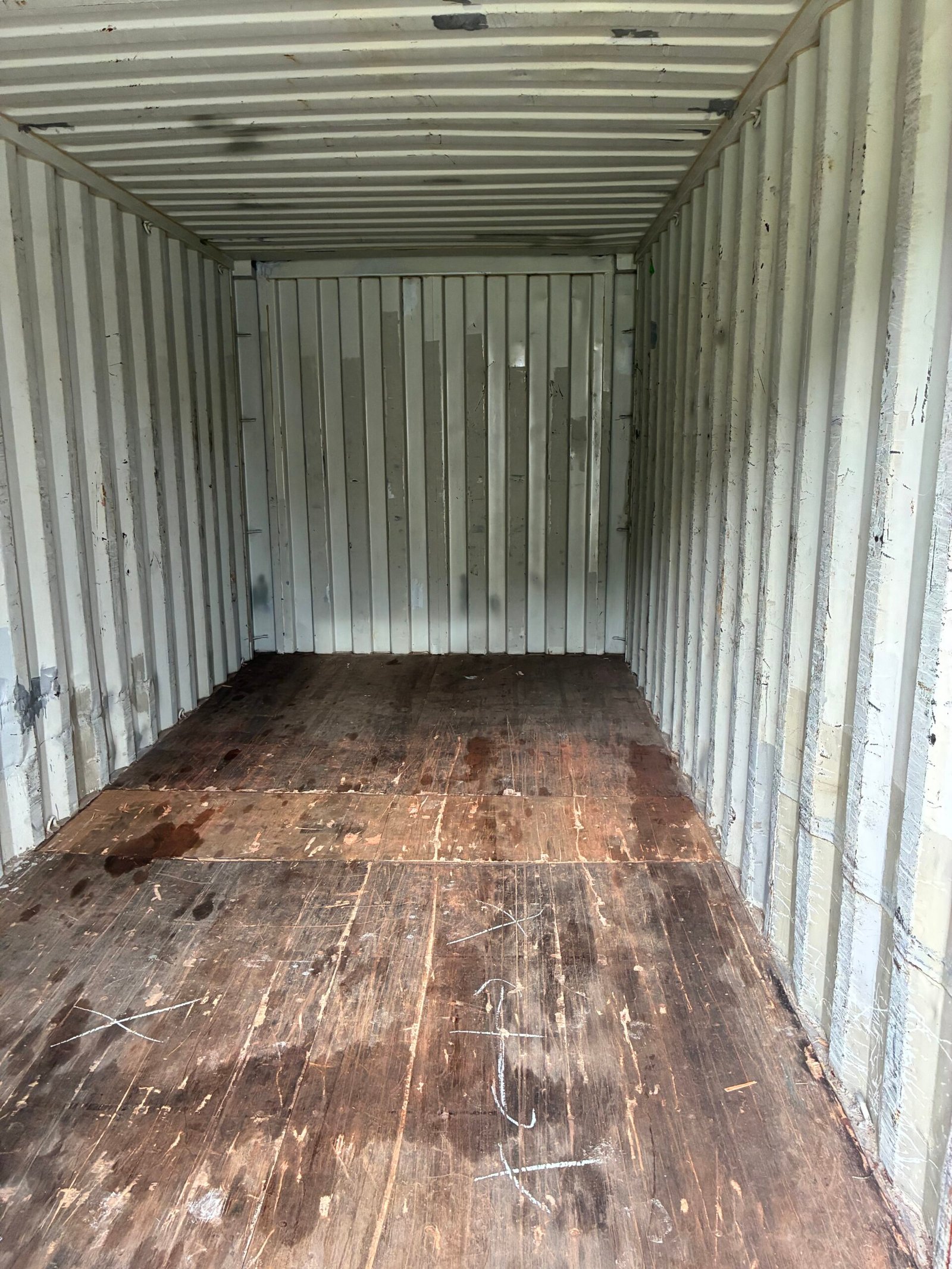 Used 20ft Cargo Worthy Shipping Container – Red - Image 4
