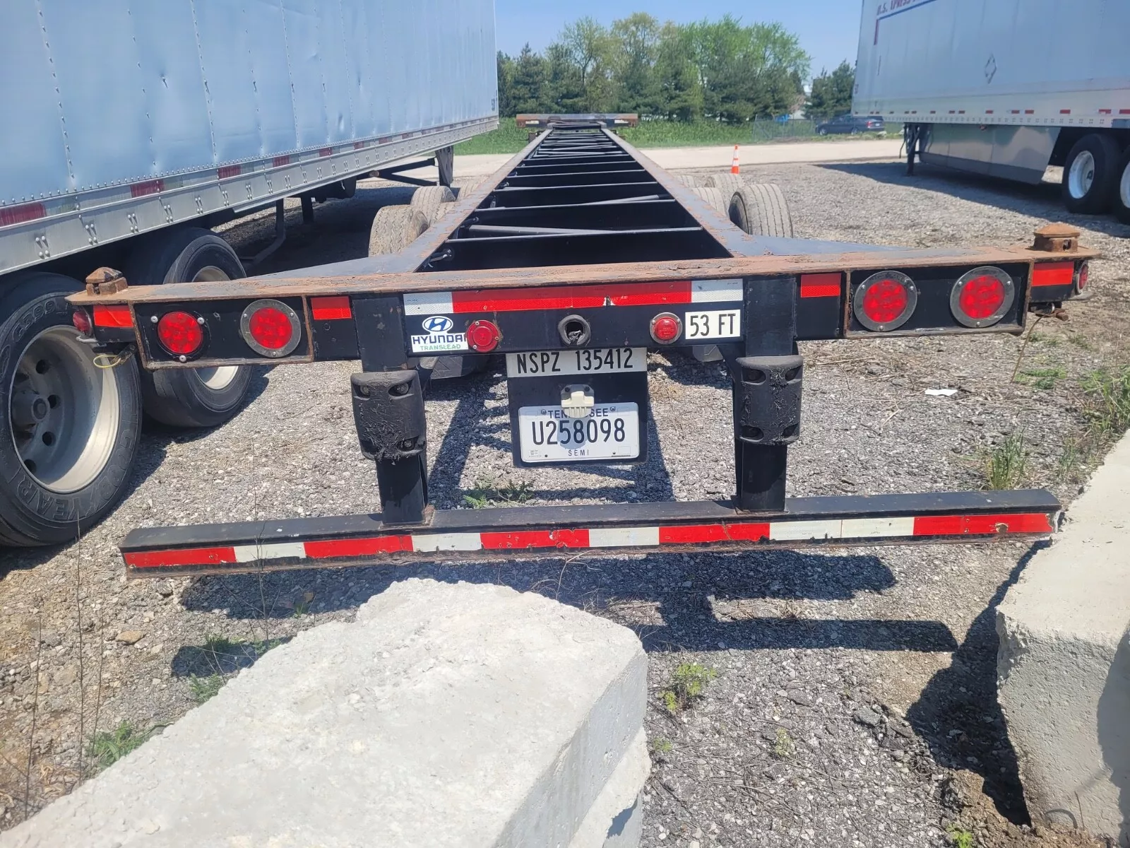 Used 2011 Hyundai 53ft Shipping Container Chassis - Image 2