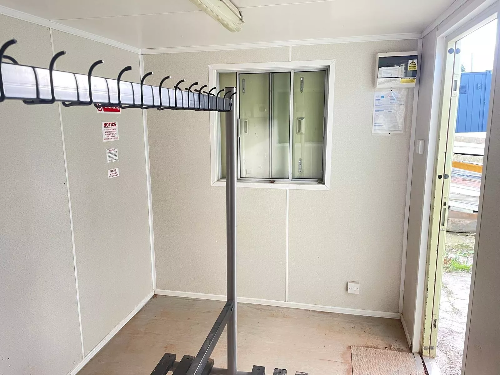 20FT X 8FT OFFICE ANTI VANDAL - Image 9