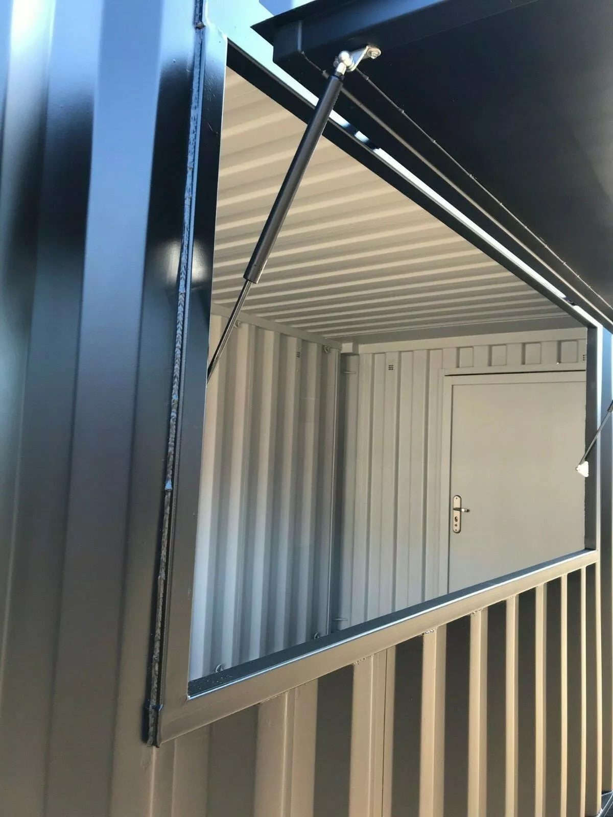 20ft shipping container kitchen/coffee shop/street food -Clean - Image 2
