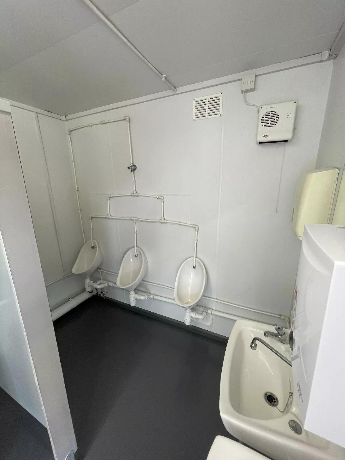 16ft x 9ft 3 + 1 toilet block Fully refurbished internally & externally - Image 3