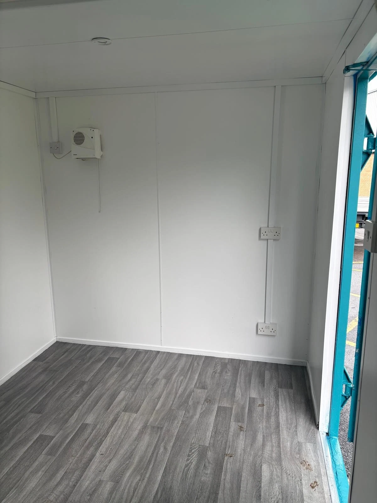 10FT X 8FT OPEN OFFICE - Image 10