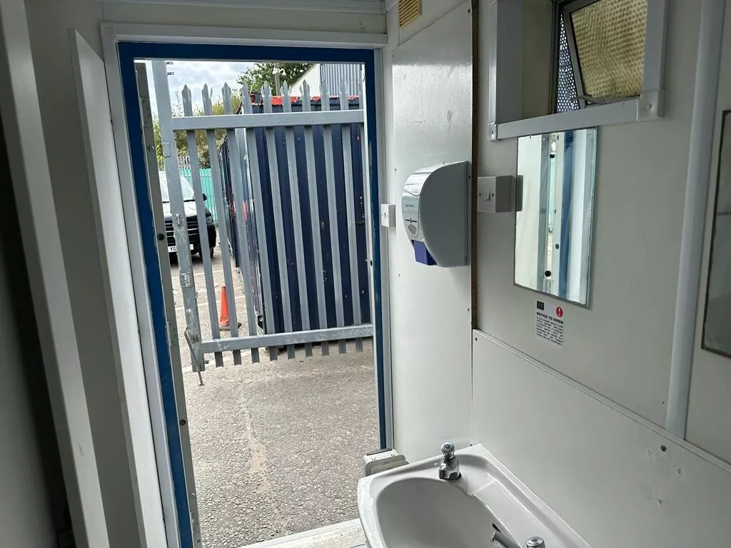 TOILET BLOCK 2+1 - Image 6