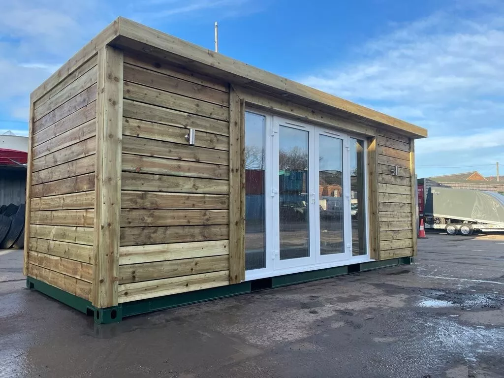 20ft x 8ft Shipping Container - Home Office - Gym - Workshop - Image 13